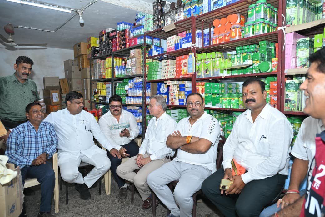 मंत्री गजेन्द्र यादव का व्यापारियों से संवाद, भाजपा का जनसंपर्क अभियान 