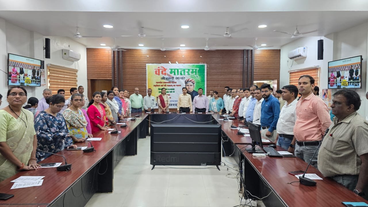 सामूहिक राष्ट्रीय गीत-गायन: सभी शासकीय कार्यालयों, स्कूलों एवं महाविद्यालयों में आयोजन