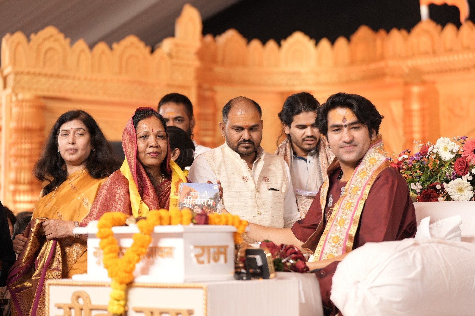 दिव्य हनुमंत कथा में उमड़ी श्रद्धालुओं की भारी भीड़