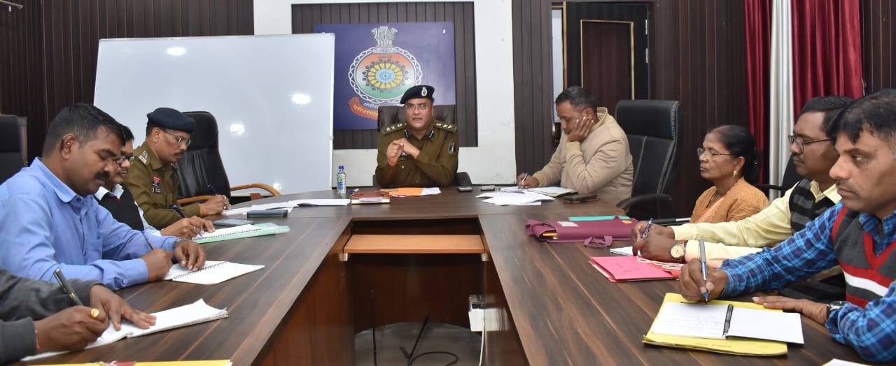 दुर्ग पुलिस को वर्ष 2026 में और अधिक डिजिटल बनाने पर जोर, वर्षान्त पूर्व समीक्षा बैठक आयोजित