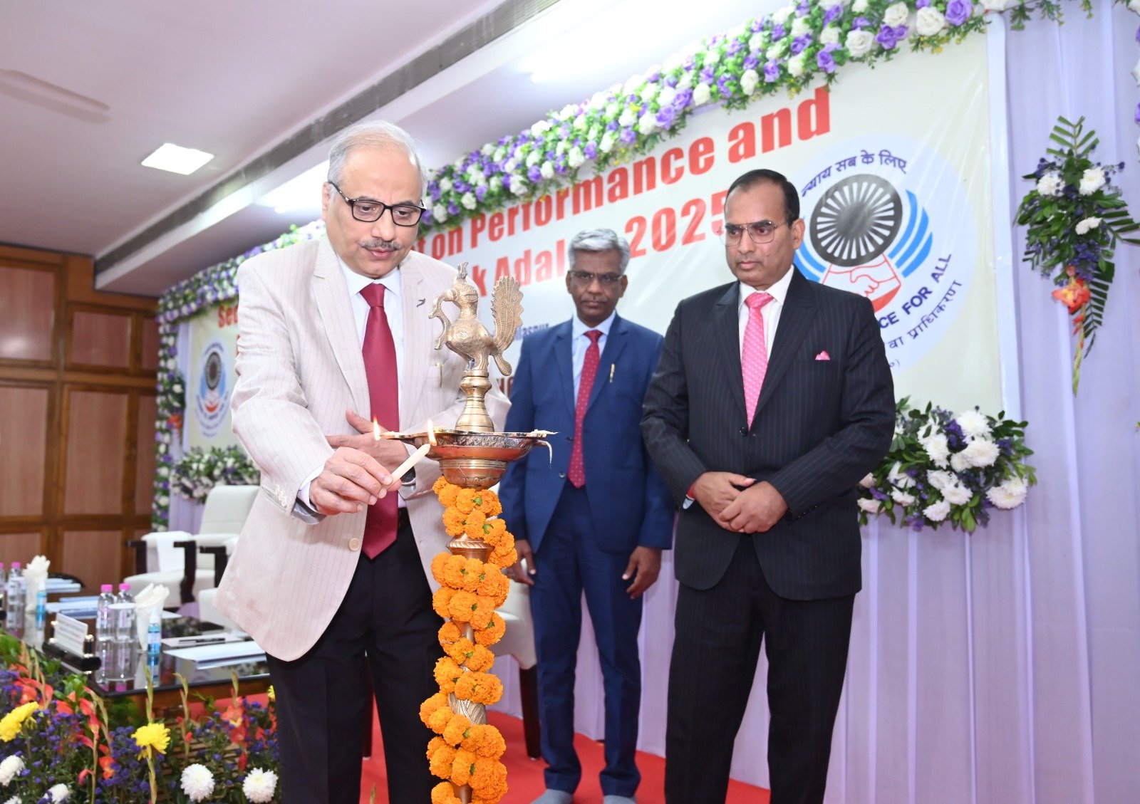 राष्ट्रीय लोक अदालत में उत्कृष्ट प्रदर्शन करने वालों को मुख्य न्यायाधीश ने किया सम्मानित