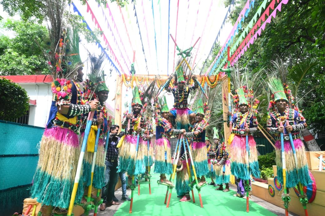 हरेली की सुग्घर परंपरा के रंग में रंगा मुख्यमंत्री निवास