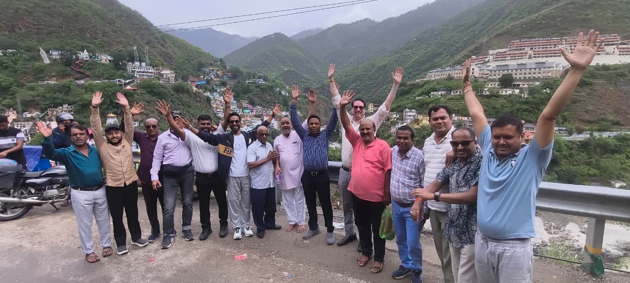 हरिद्वार से योगनगरी ऋषिकेश और देवप्रयाग तक पत्रकारों का यादगार भ्रमण, आध्यात्मिक स्थलों के दर्शन के साथ प्रकृति का लिया अद्भुत आनंद