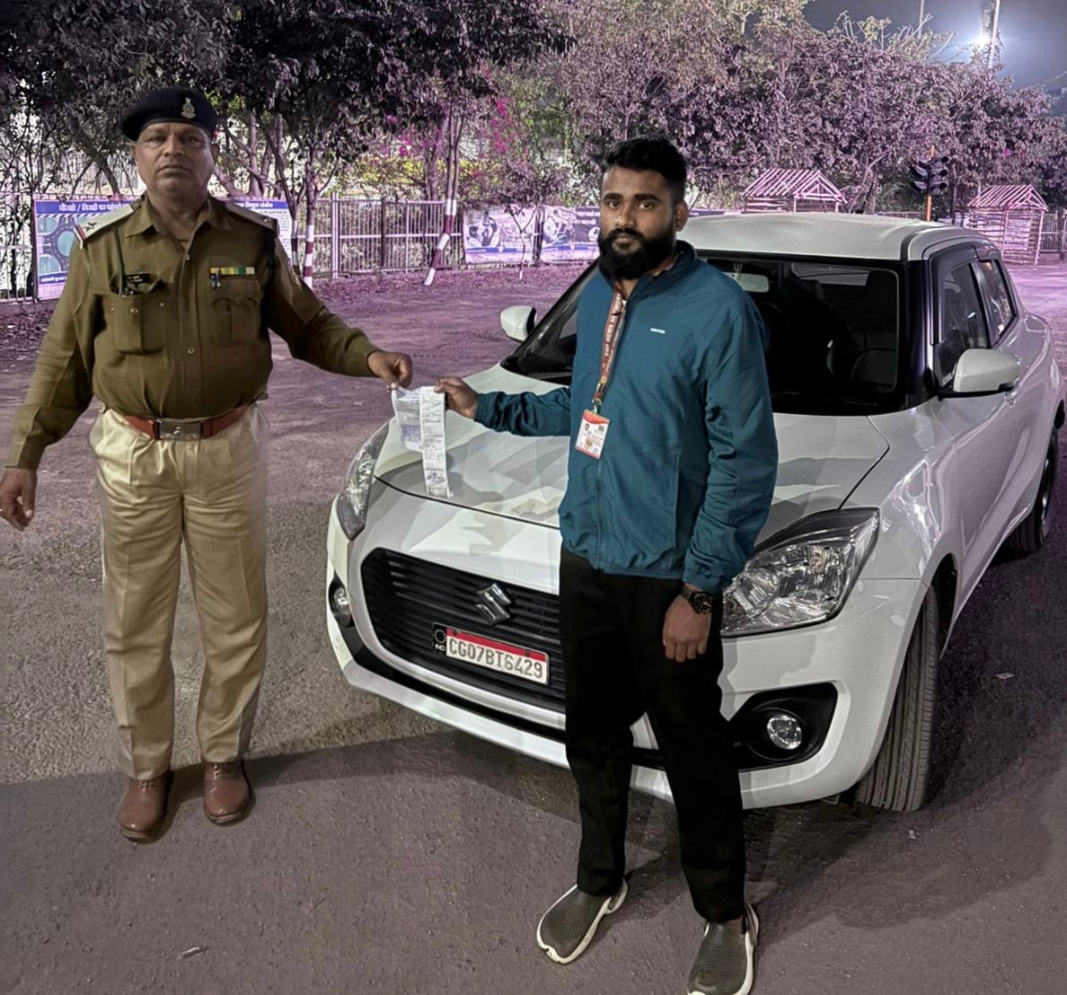 लाल सिग्नल तोड़कर अनाधिकृत हूटर बजाने व नशे में वाहन चलाने पर चालक के खिलाफ सख्त कार्रवाई