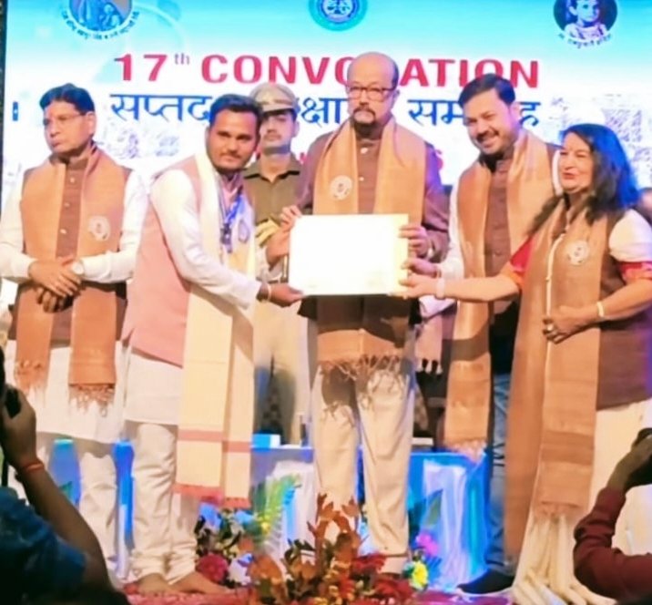 वर्धमान गुरुकुल नगपुरा के संगीत शिक्षक खेमलाल को  स्वर्णपदक