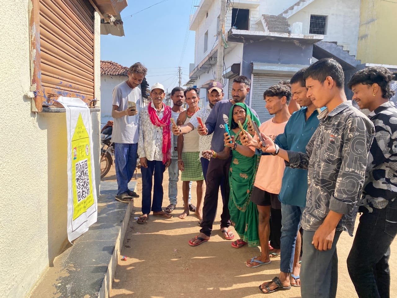 “QR कोड के साथ रोजगार दिवस : दुर्ग जिले में ग्रामीणों को मिला डिजिटल अधिकार”