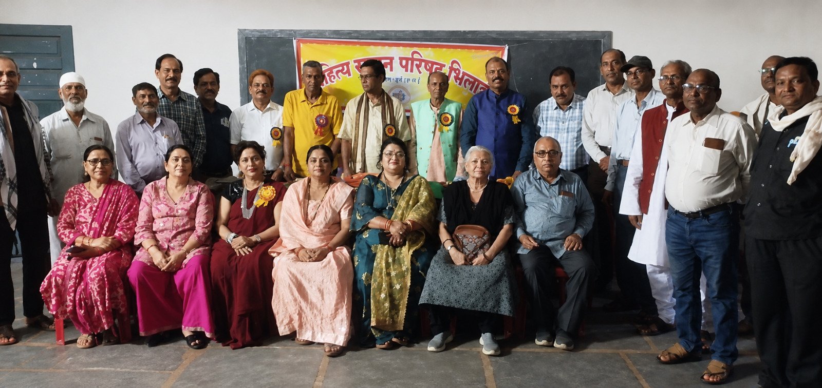 पावस ऋतु पर सुनाईं रचनाएं, सम्मान किया कवियों-शायरों का