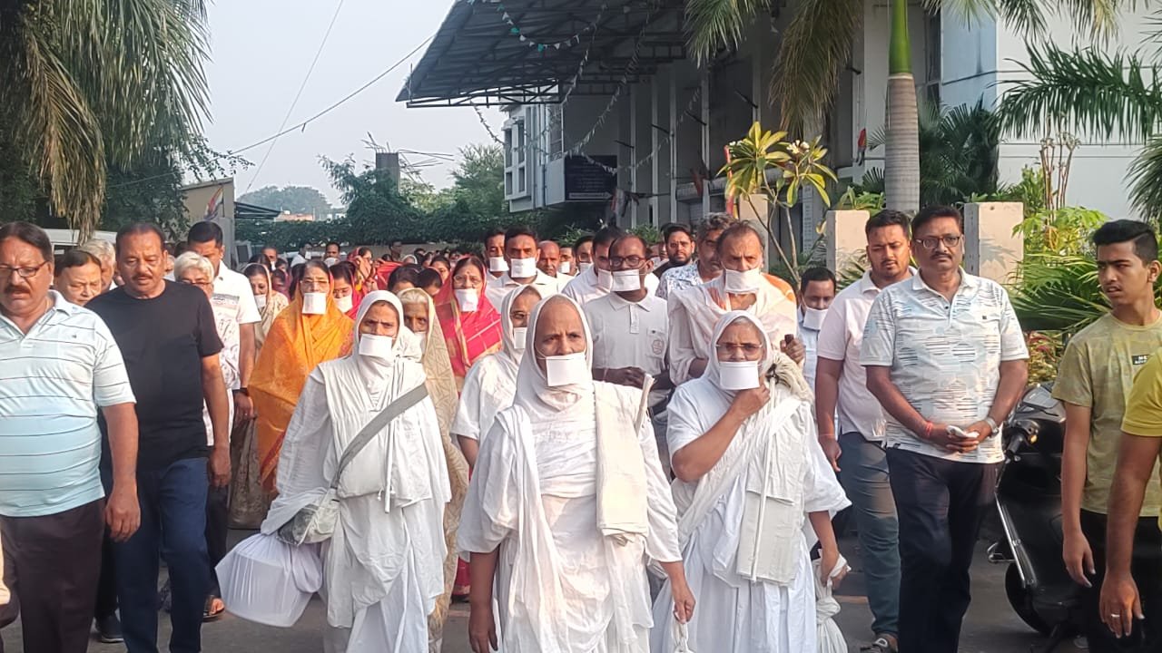 साध्वी समुदाय का हुआ कल चातुर्मास का अंतिम प्रवचन, आज हुई बिदाई विहार महावीर कलोनी की ओर 