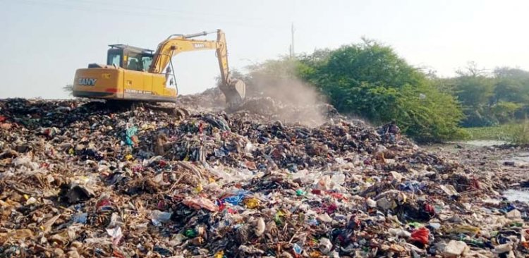 रिसाली  में लापरवाही पर बड़ी कारवाही: ठेकेदार कचरे से खाद बनाने के बजाय कर रहा था डंप , 1 लाख जुर्माना
