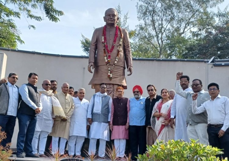 दुर्ग में मनाई गई दिग्गज कांग्रेस नेता मोतीलाल वोरा की जयंती : बाबूजी की विनम्रता और सादगी को किया याद