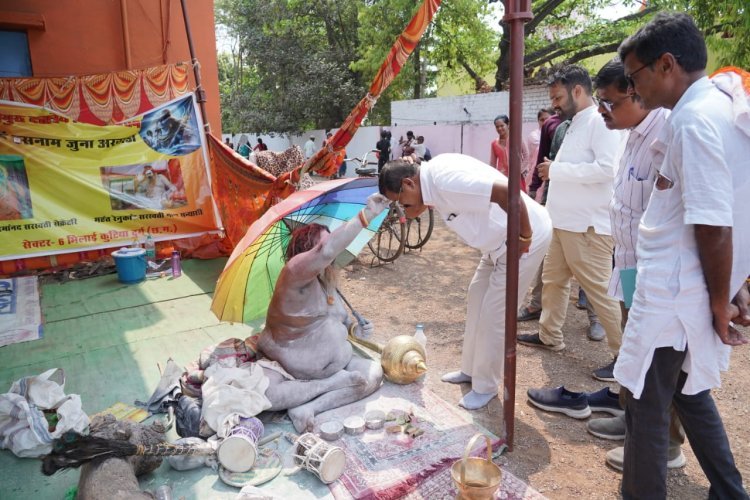 कांग्रेस प्रत्याशी राजेंद्र साहू ने ओटेबंद में विष्णु मंदिर में पूजा अर्चना की, कुम्हारी में कार्यकर्ताओं से चुनाव अभियान में जुटने का आव्हान