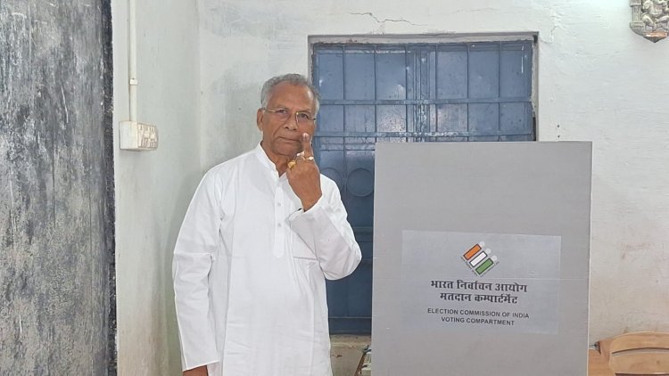 पूर्व गृहमंत्री ताम्रध्वज साहू ग्राम पाऊवारा ने किया  मतदान, जनता से मतदान करने की अपील..