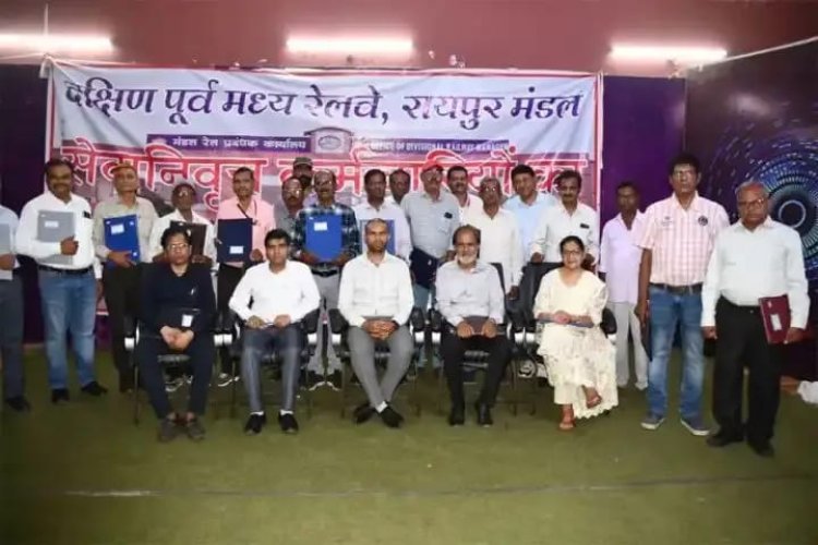 रेलवे के 31 सदस्य हुए सेवानिवृत्त, दी गई भावभीनी विदाई