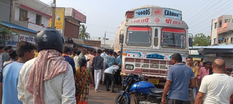 Breaking: तेज रफ्तार भूसा भरे ट्रक ने कोचिंग से लौट रही छात्रा को रौंदा
