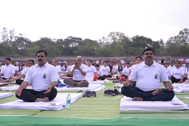 डिप्टी सीएम विजय शर्मा संग विधायक गजेंद्र ने किया सामूहिक योगाभ्यास