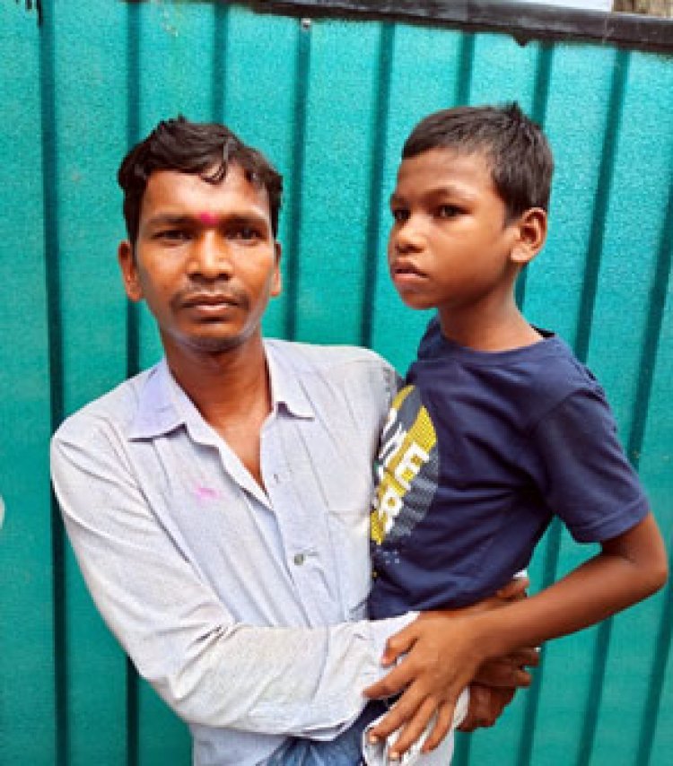 दिव्यांग बच्चे हेमराज राठिया को लेकर आए पिता, मुख्यमंत्री ने इलाज के लिए मौके से ही भेज दिया दिव्यांग विशेष गृह