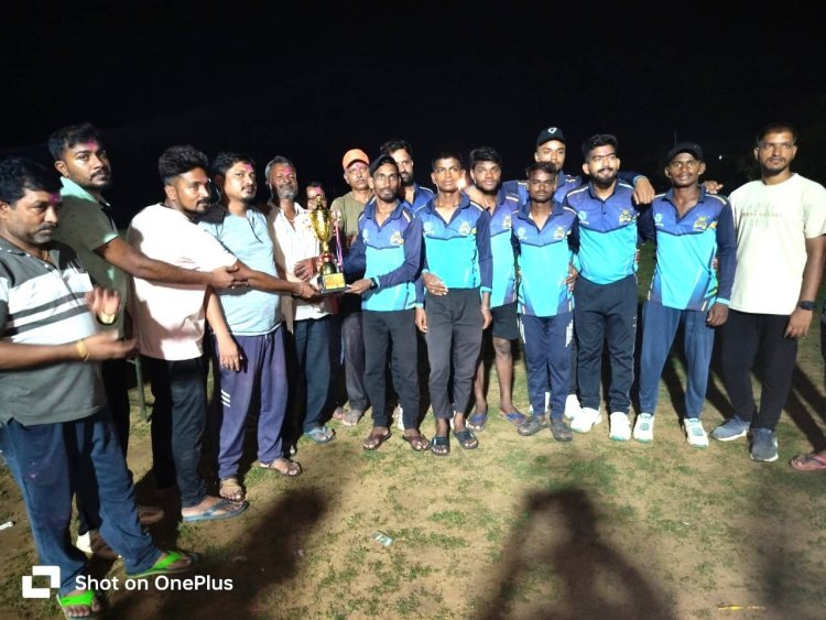 ग्राम आमटी में रात्रि कालीन टेनिस बॉल क्रिकेट प्रतियोगिता का हुआ समापन,  रनचिरई को हराकर आमटी बना विजेता.. 