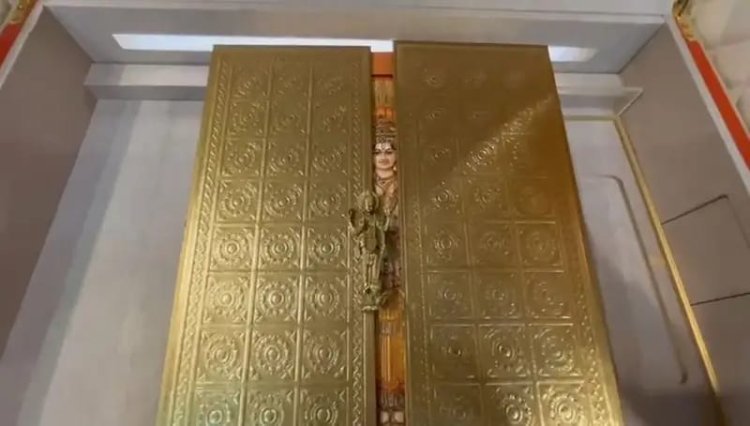 अनंत-राधिका अंबानी की शादी के कार्ड में जड़ा है सोने और चांदी का मंदिर