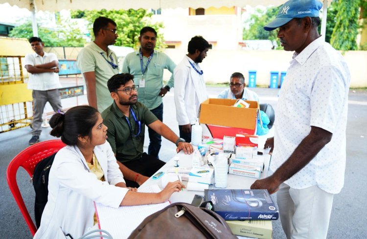 मुख्यमंत्री निवास में जनदर्शन के दौरान लगाया गया स्वास्थ्य परीक्षण शिविर