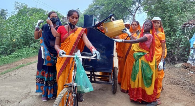 कबाड़ से जुगाड़ के साथ स्थाई स्वरोजगार की ओर कबीरधाम की ग्रामीण महिलाएं