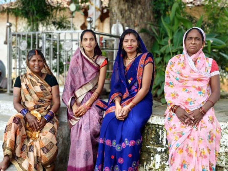 तीजा-पोरा तिहार के अवसर पर महिलाओं को मिला उपहार