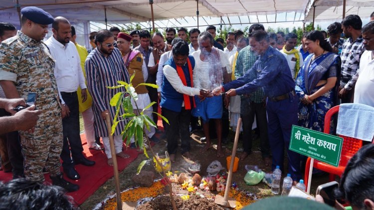 एक पेड़ बस्तर के देवी-देवताओं के नाम थीम के तहत वृक्षारोपण अभियान का किया गया आयोजन