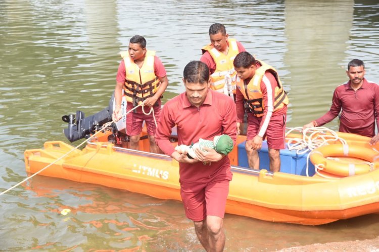 बाढ़ आपदा से बचाव हेतु एनडीआरएफ़ ने किया शिवनाथ नदी में मॉकड्रिल