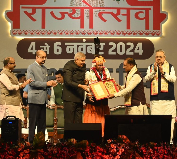 छत्तीसगढ राज्योत्सव-2024:उप राष्ट्रपति जगदीप धनखड़ ने छत्तीसगढ़ के 36 अलंकरण से विभूतियों एवं संस्थाओं को किया सम्मानित